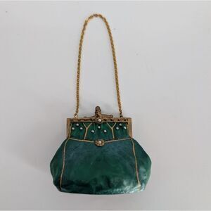 Elegant Green Vintage-Inspired Handbag